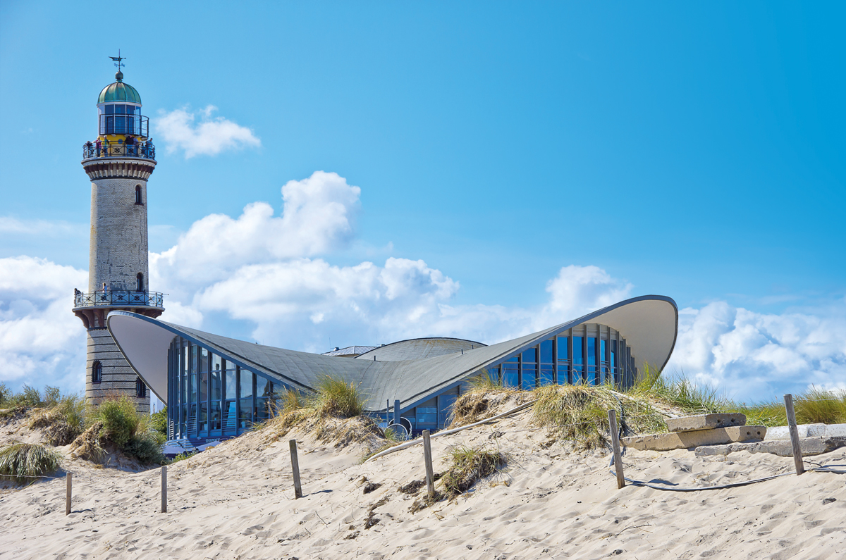 Mecklenburgische Ostseeküste - Warnemuende Teepot und Leuchtturm